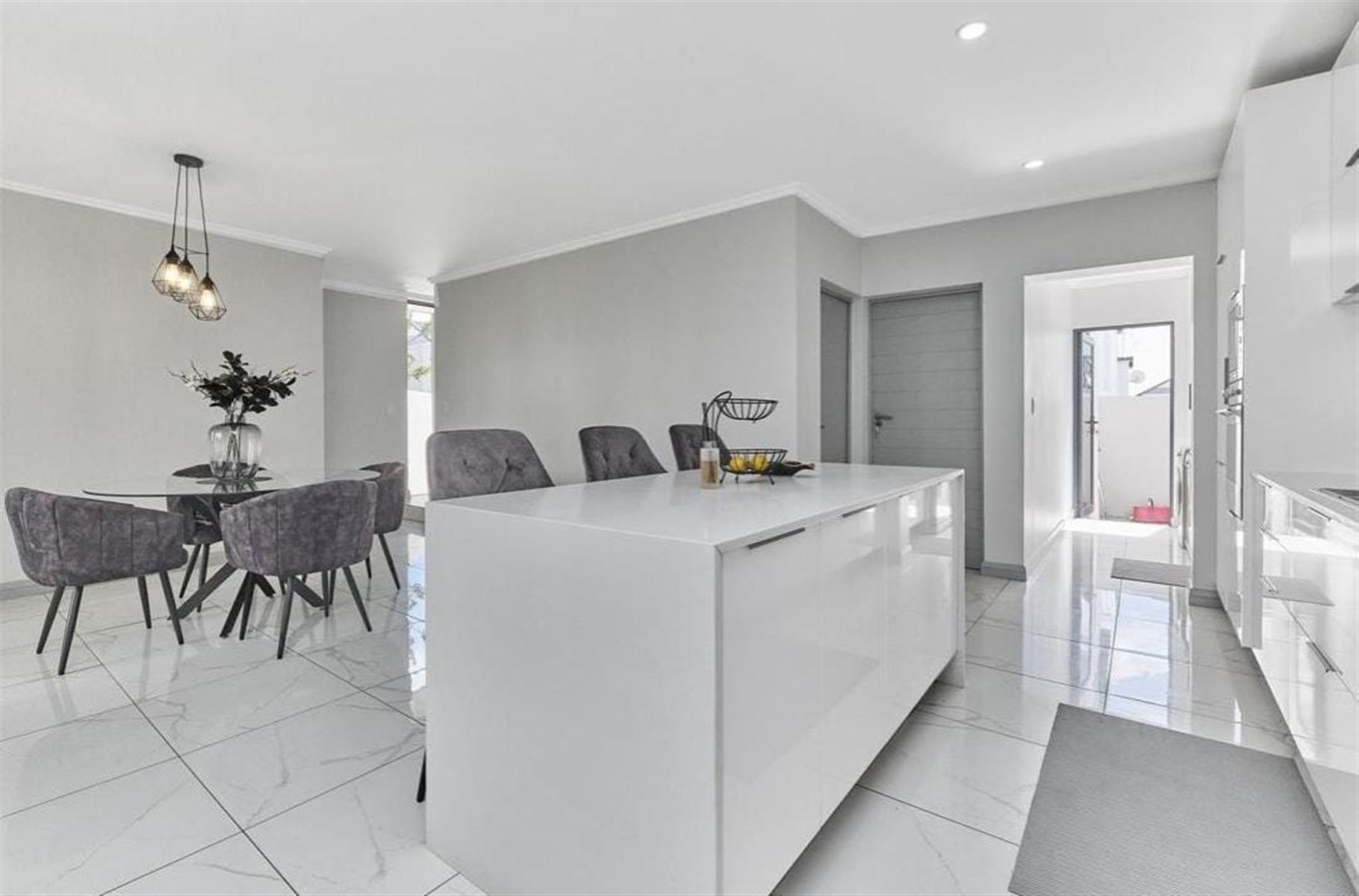 Townhouse for sale in Broadacres, Sandton, 245 m²
