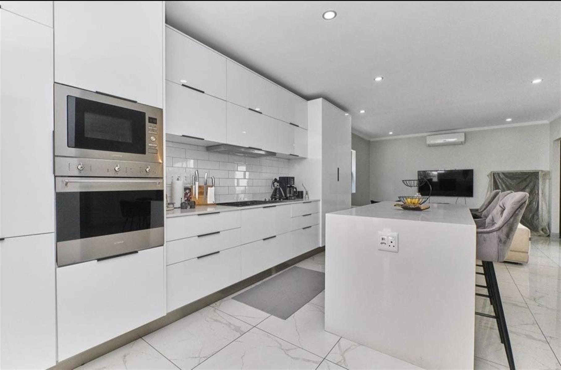 Townhouse for sale in Broadacres, Sandton, 245 m²