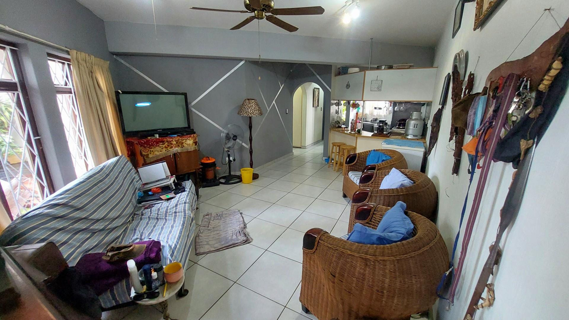Pet-Friendly Coastal Apartment Steps from Manaba Beach