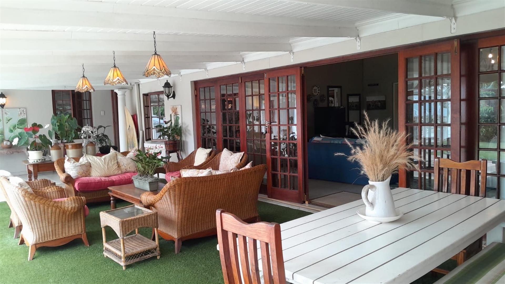 LUXURY HOME IN TRANQUIL ESTATE - BALLITO, KZN