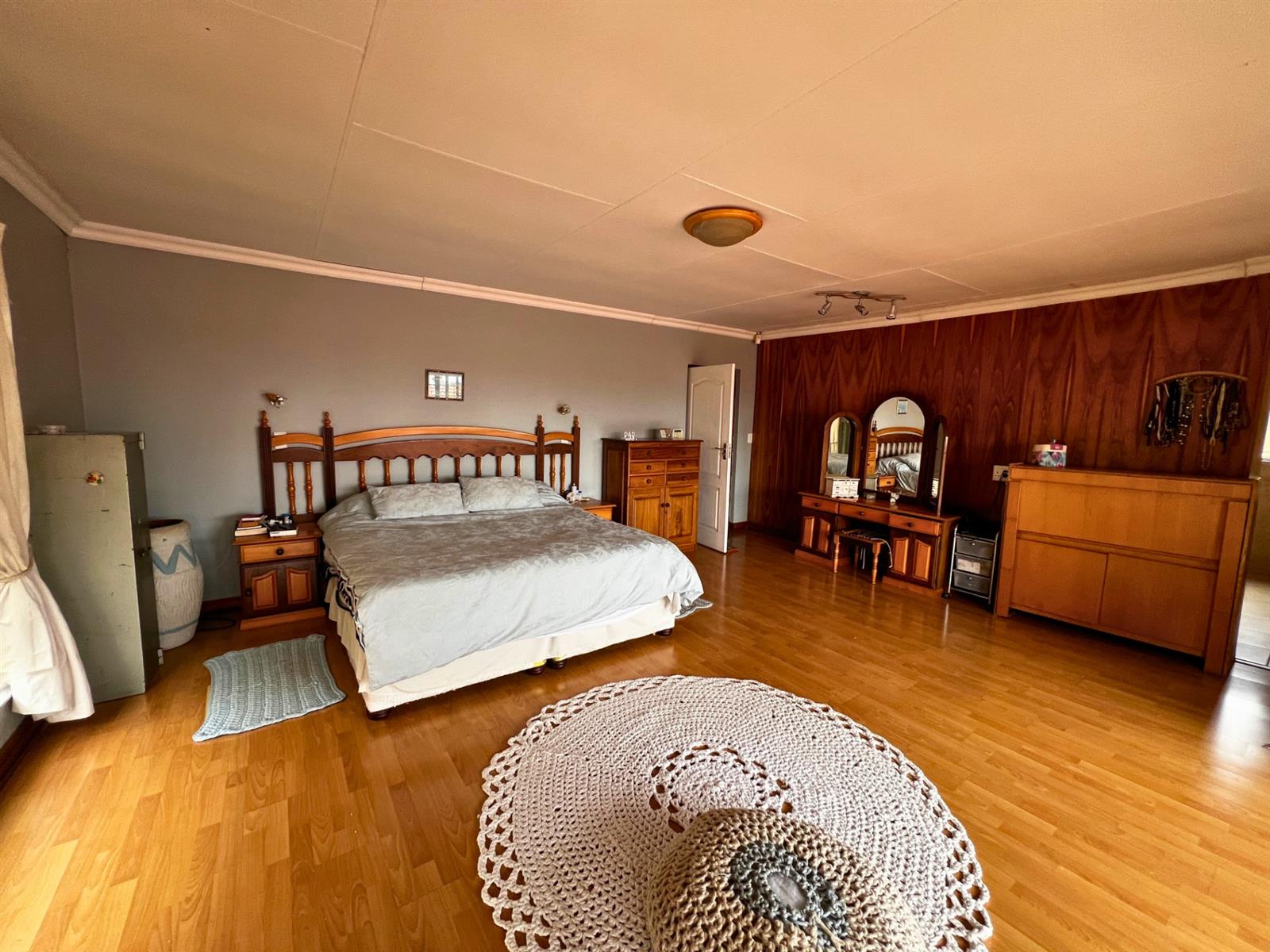 5 Bedroom, Spacious Family Home in Rooihuiskraal, Centurion