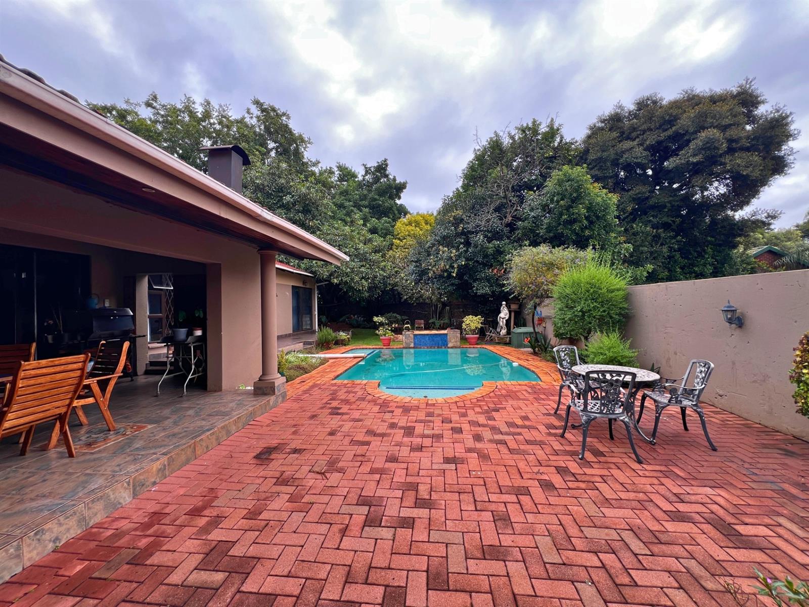5 Bedroom, Spacious Family Home in Rooihuiskraal, Centurion
