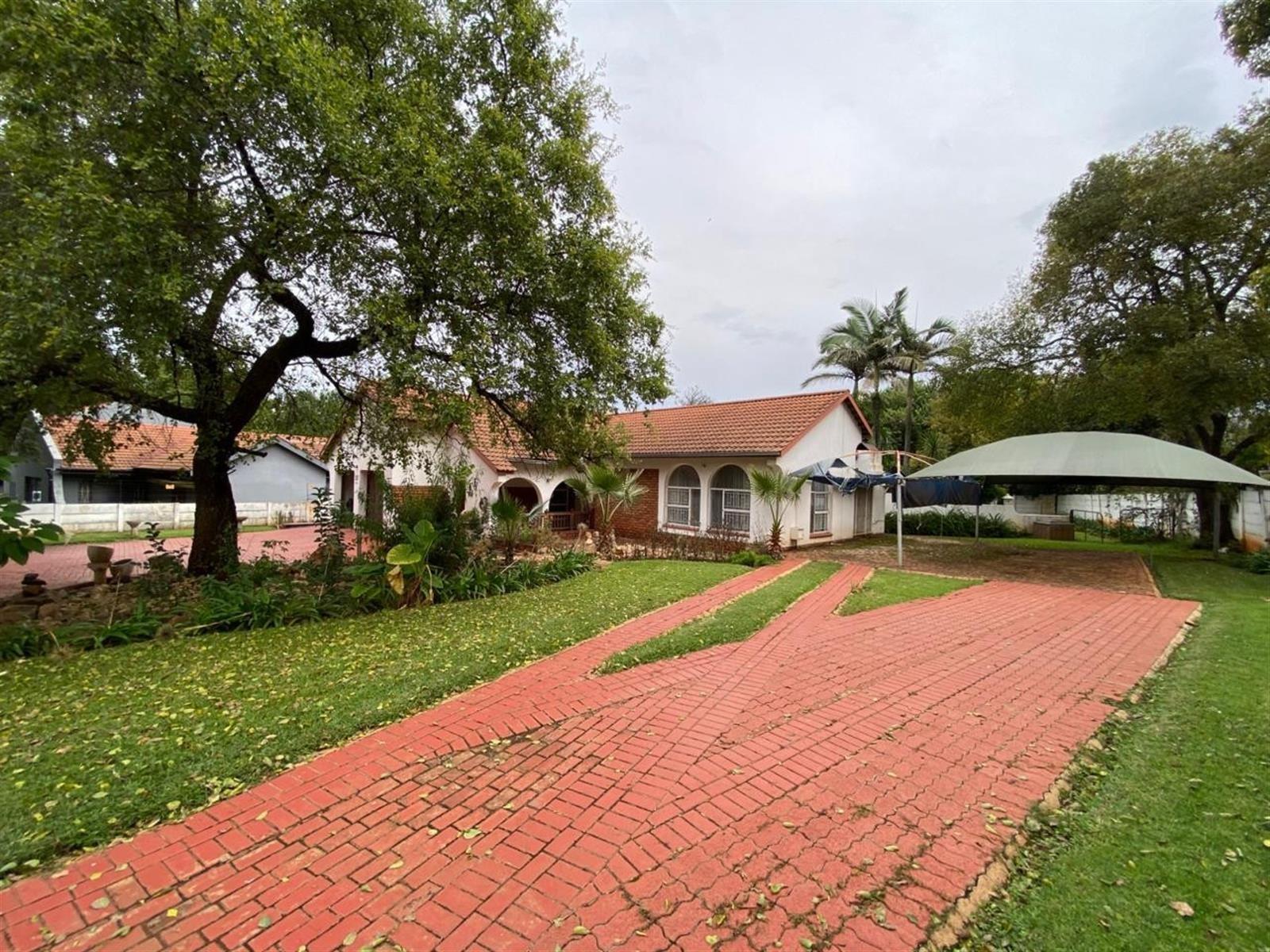 House For Sale in Schoemansville, Hartbeespoort, North West