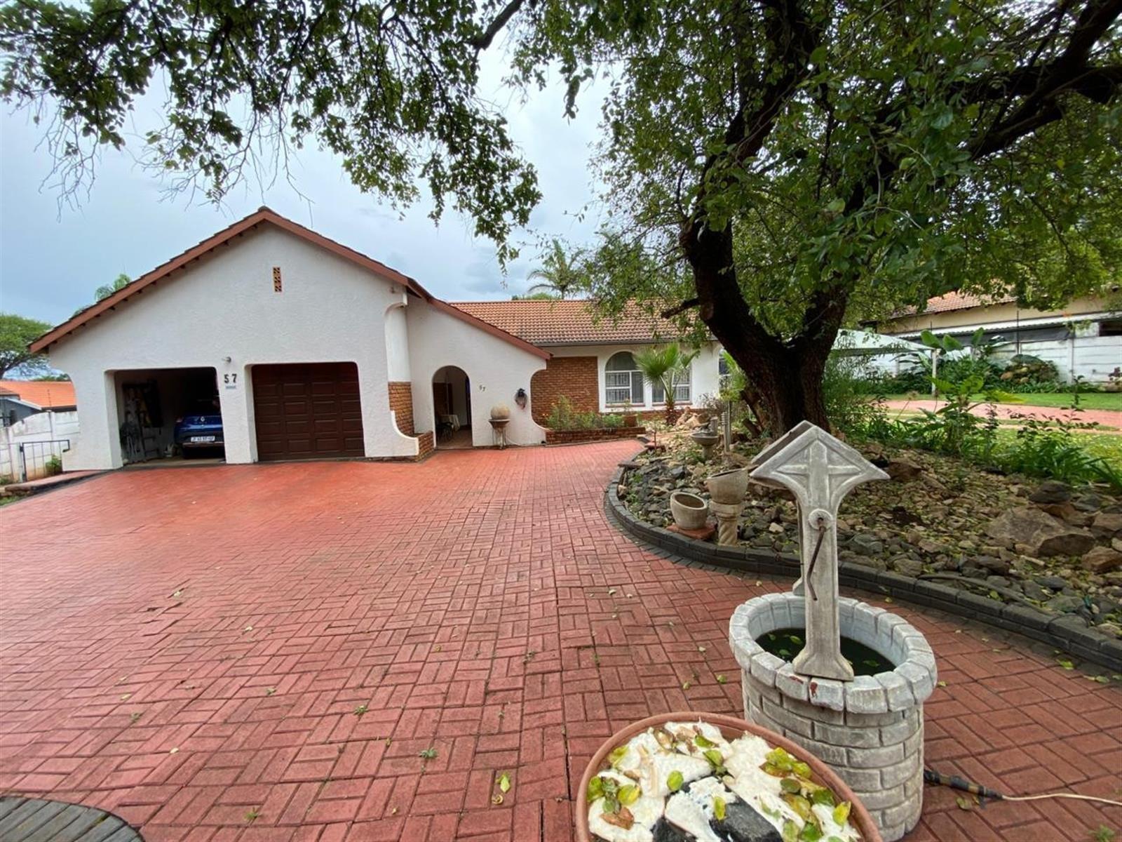 House For Sale in Schoemansville, Hartbeespoort, North West
