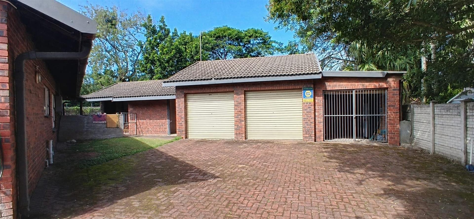 2 times 4 Bedroom Houses plus Granny flat for Sale in Meer En See, Richards Bay