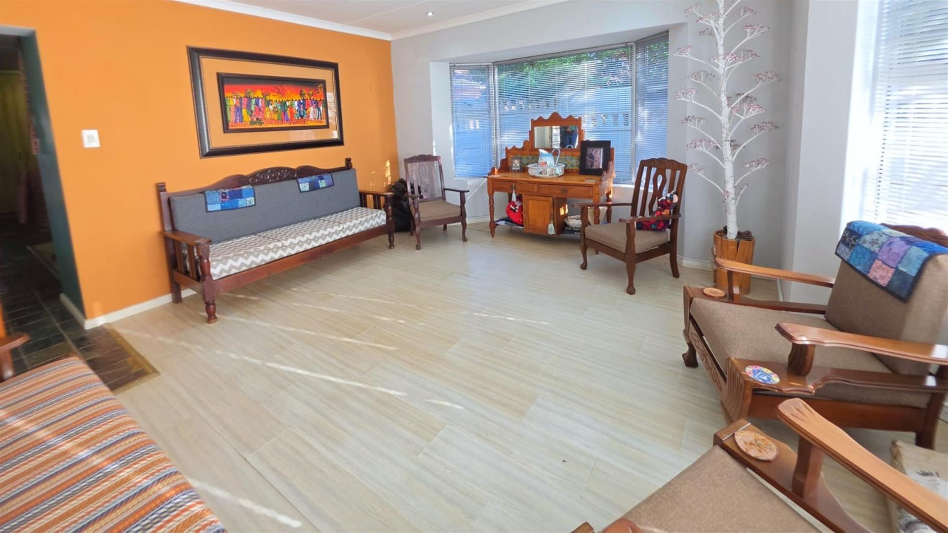 Spacious 4 Bedroom Family Home with Entertainment area | Near Beaches, Surf Spots