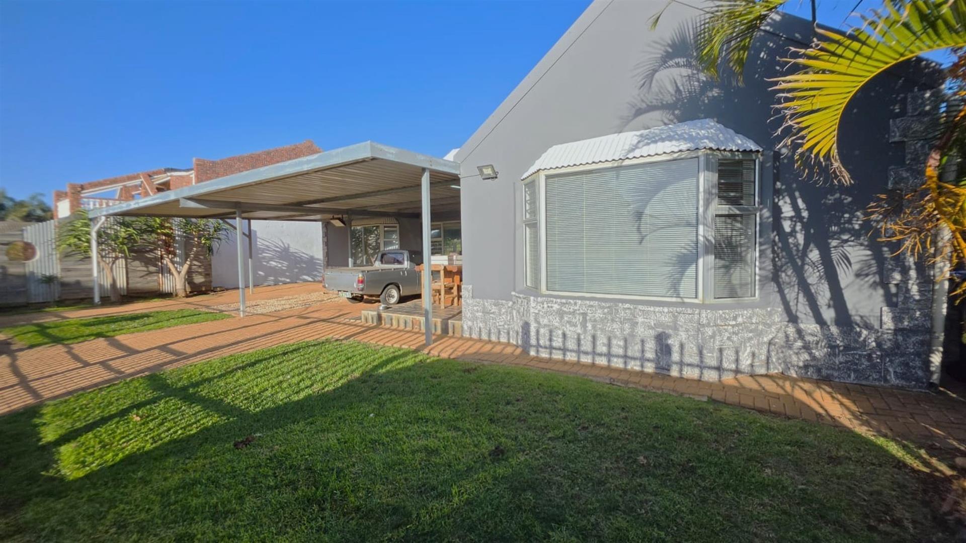 Spacious 4 Bedroom Family Home with Entertainment area | Near Beaches, Surf Spots