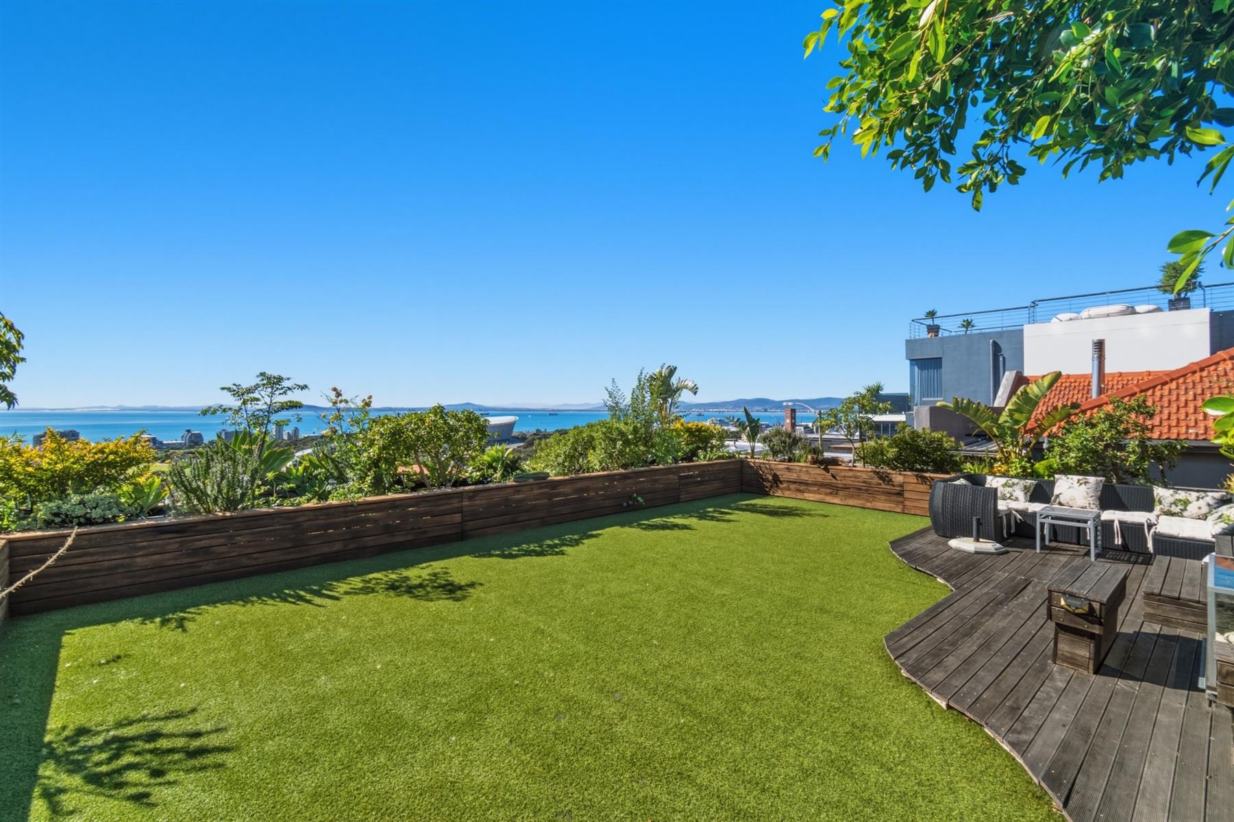 5 Bedroom Green Point Home with 220 sqm Rooftop Terrace, Ocean Views and Airbnb Flatlet