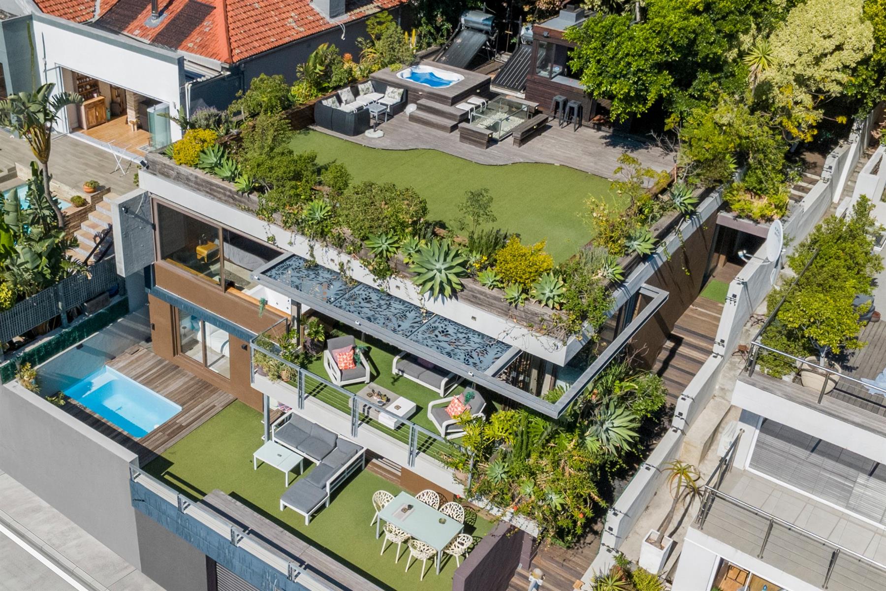 5 Bedroom Green Point Home with 220 sqm Rooftop Terrace, Ocean Views and Airbnb Flatlet