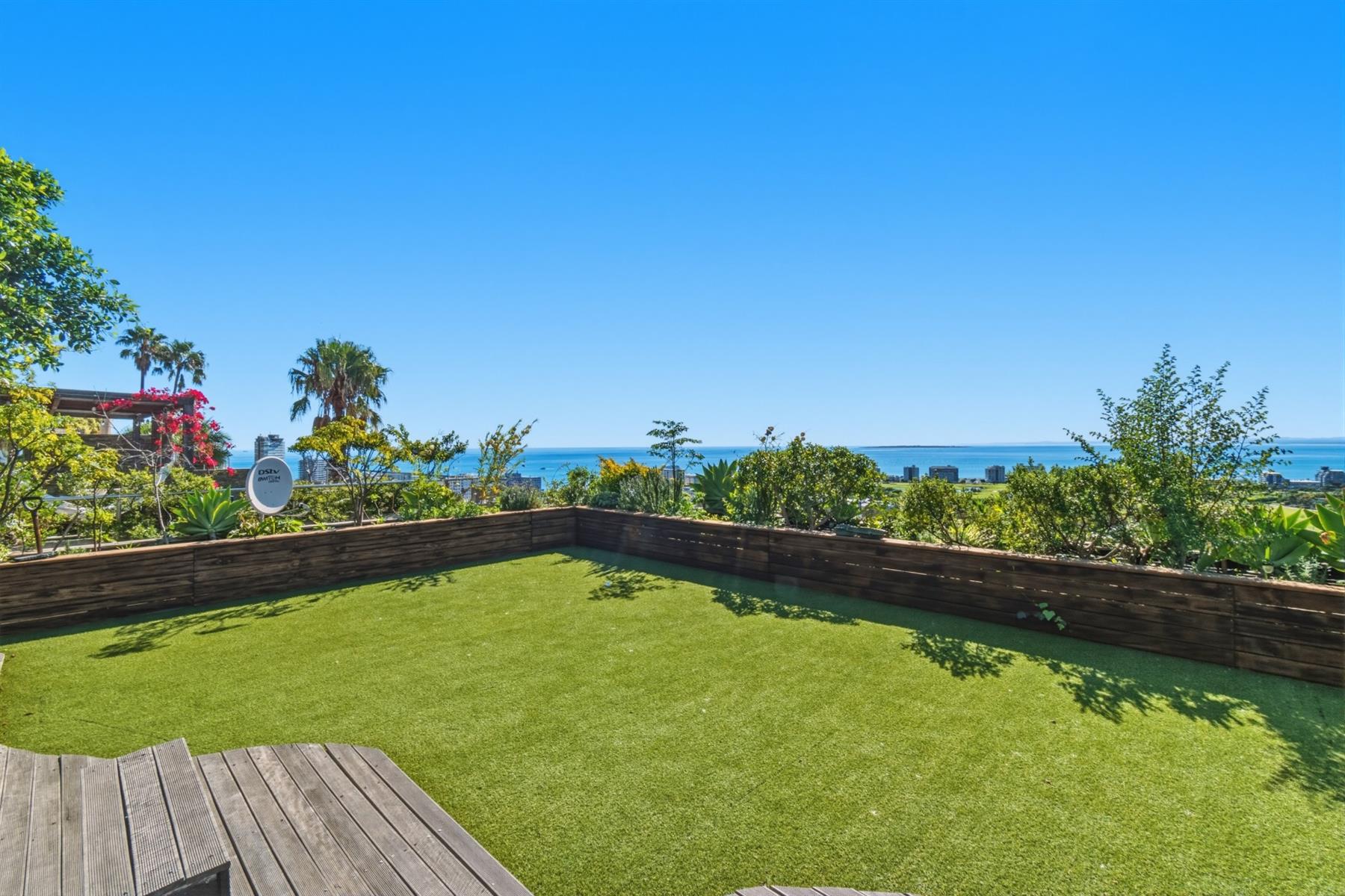 5 Bedroom Green Point Home with 220 sqm Rooftop Terrace, Ocean Views and Airbnb Flatlet