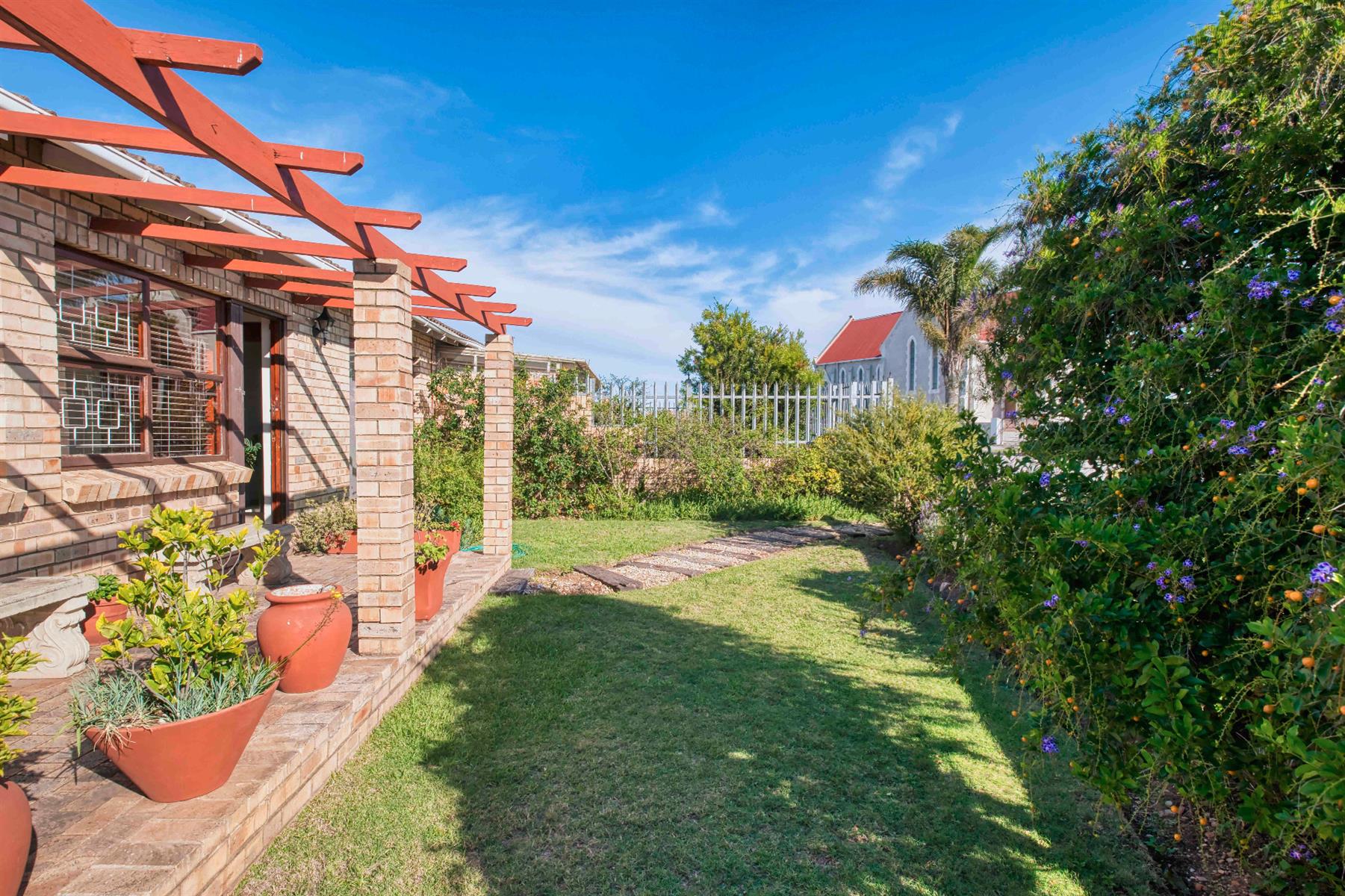 Centrally Situated, Low Maintenance Town House in Popular Koensprag
