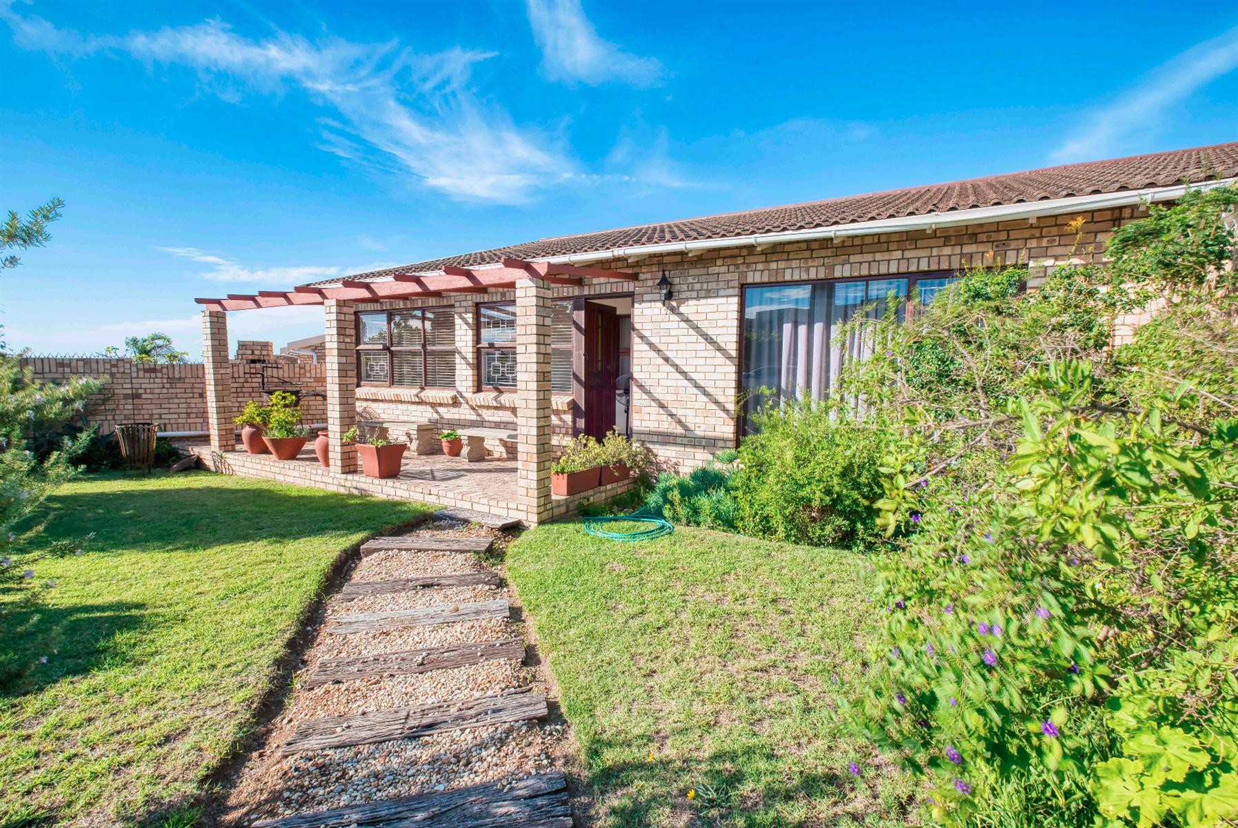 Centrally Situated, Low Maintenance Town House in Popular Koensprag