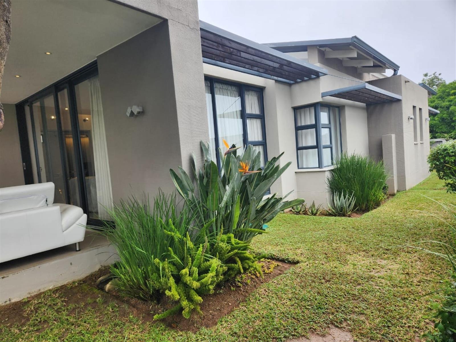 Excecutive Home, well designed property in a Secure Esate with a private garden.