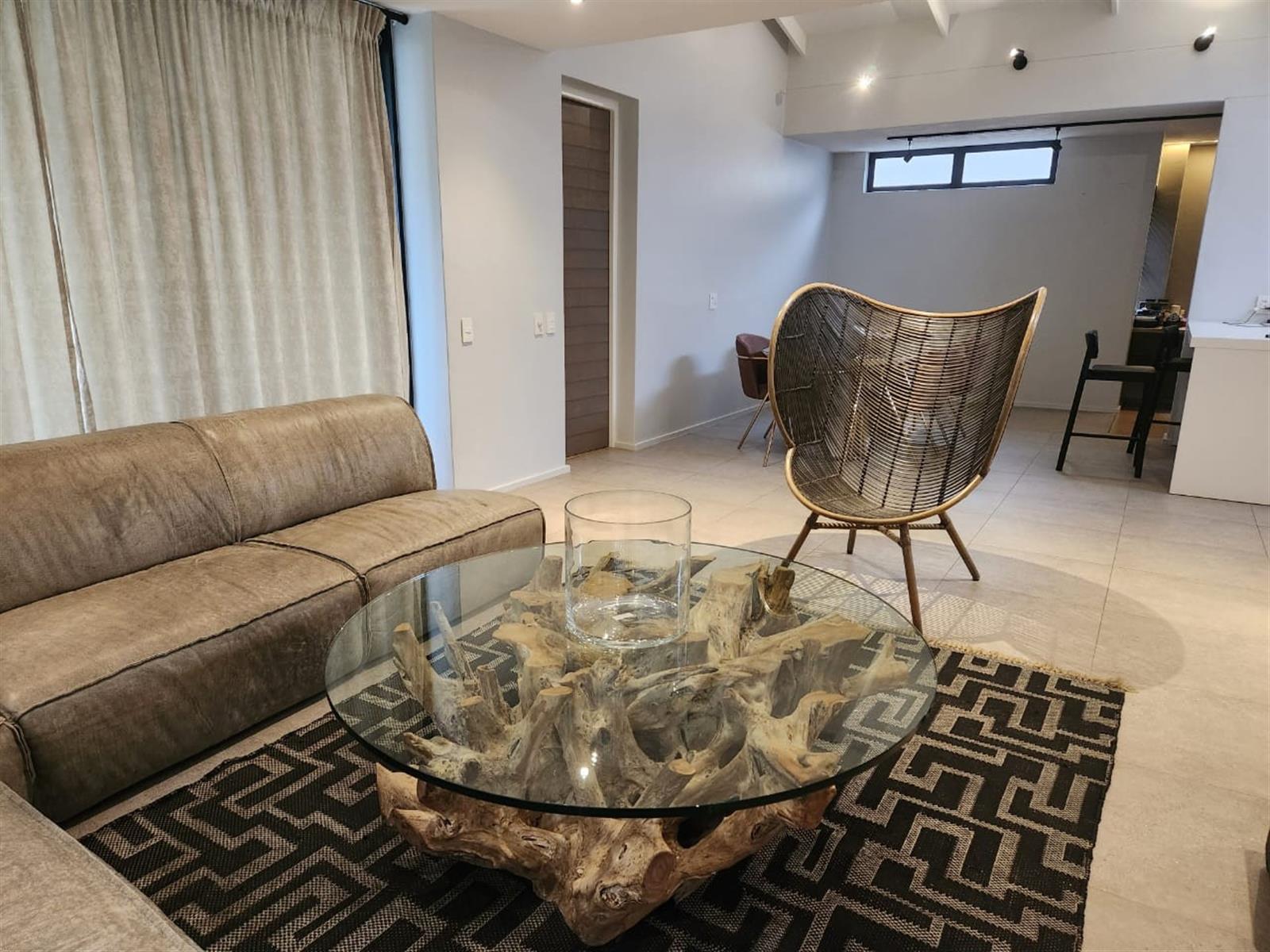 Excecutive Home, well designed property in a Secure Esate with a private garden.