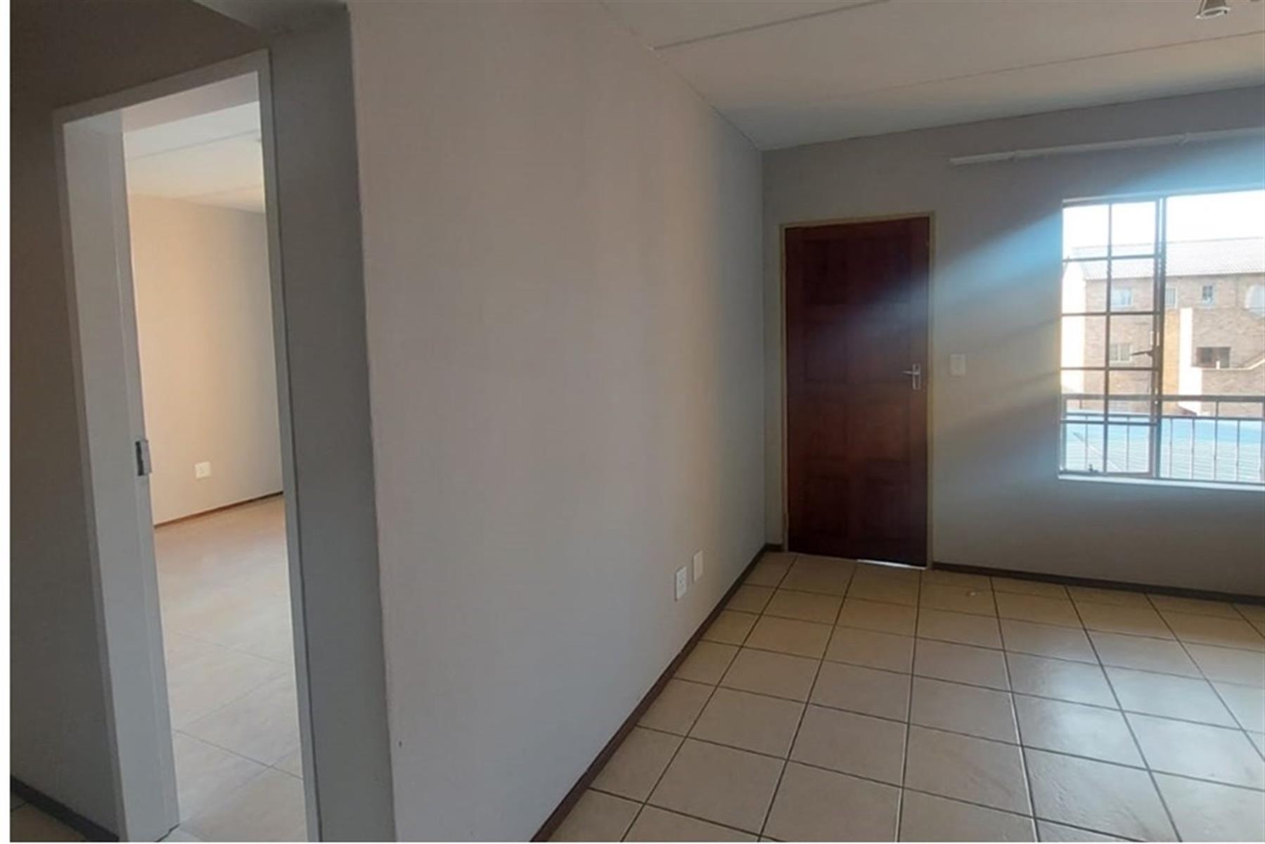 Townhouse for rent in Chloorkop, Kempton Park