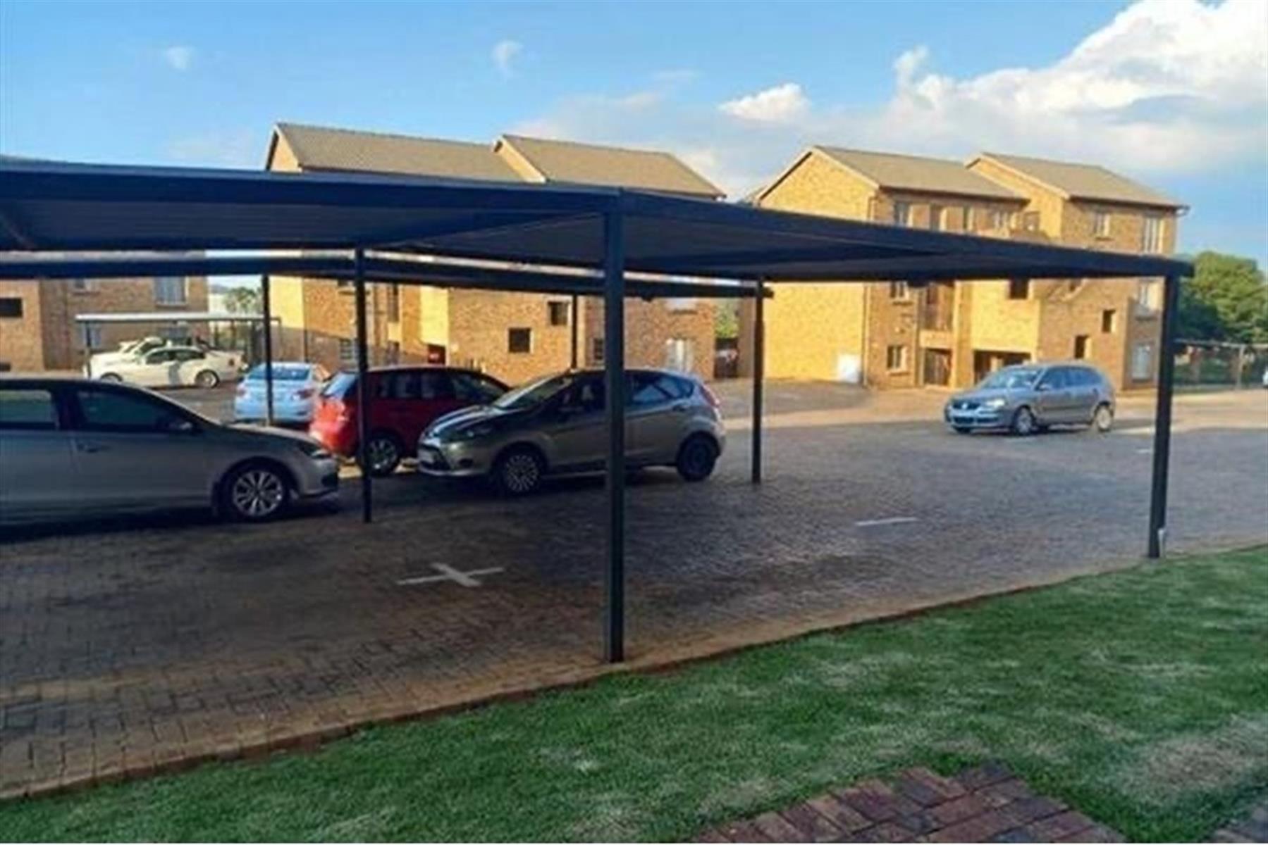 Townhouse for rent in Chloorkop, Kempton Park