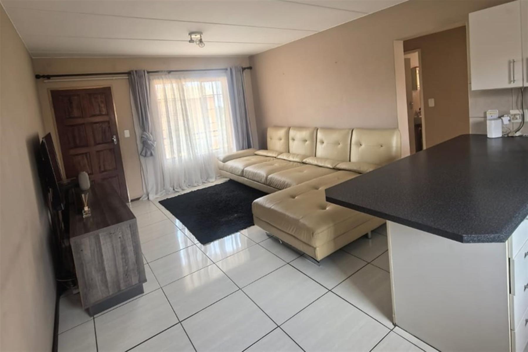 Townhouse for rent in Chloorkop, Kempton Park