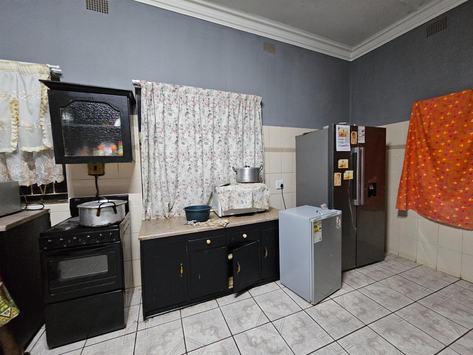 House on a big stand For Sale in Barberton