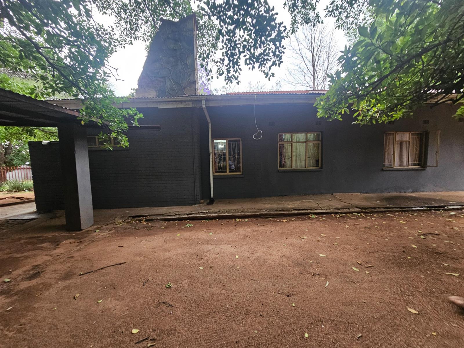 House on a big stand For Sale in Barberton