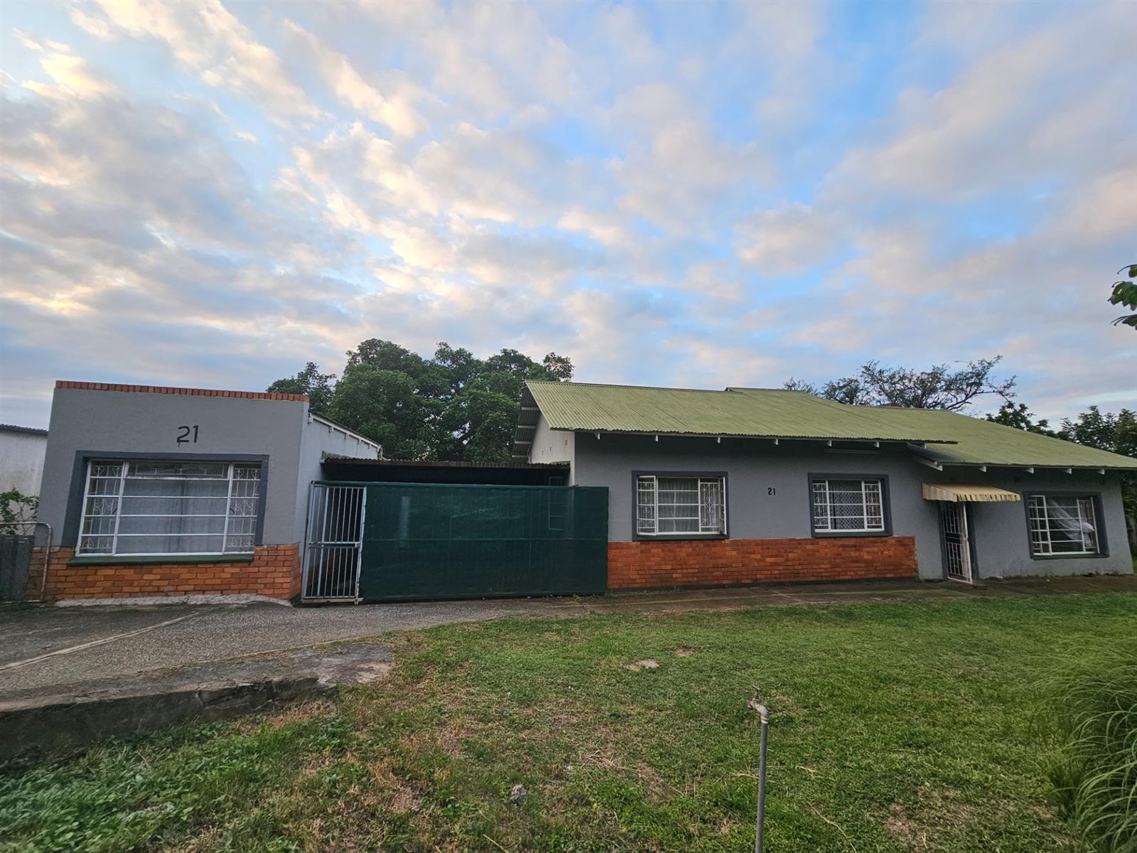 House with Flat For Sale in Barberton
