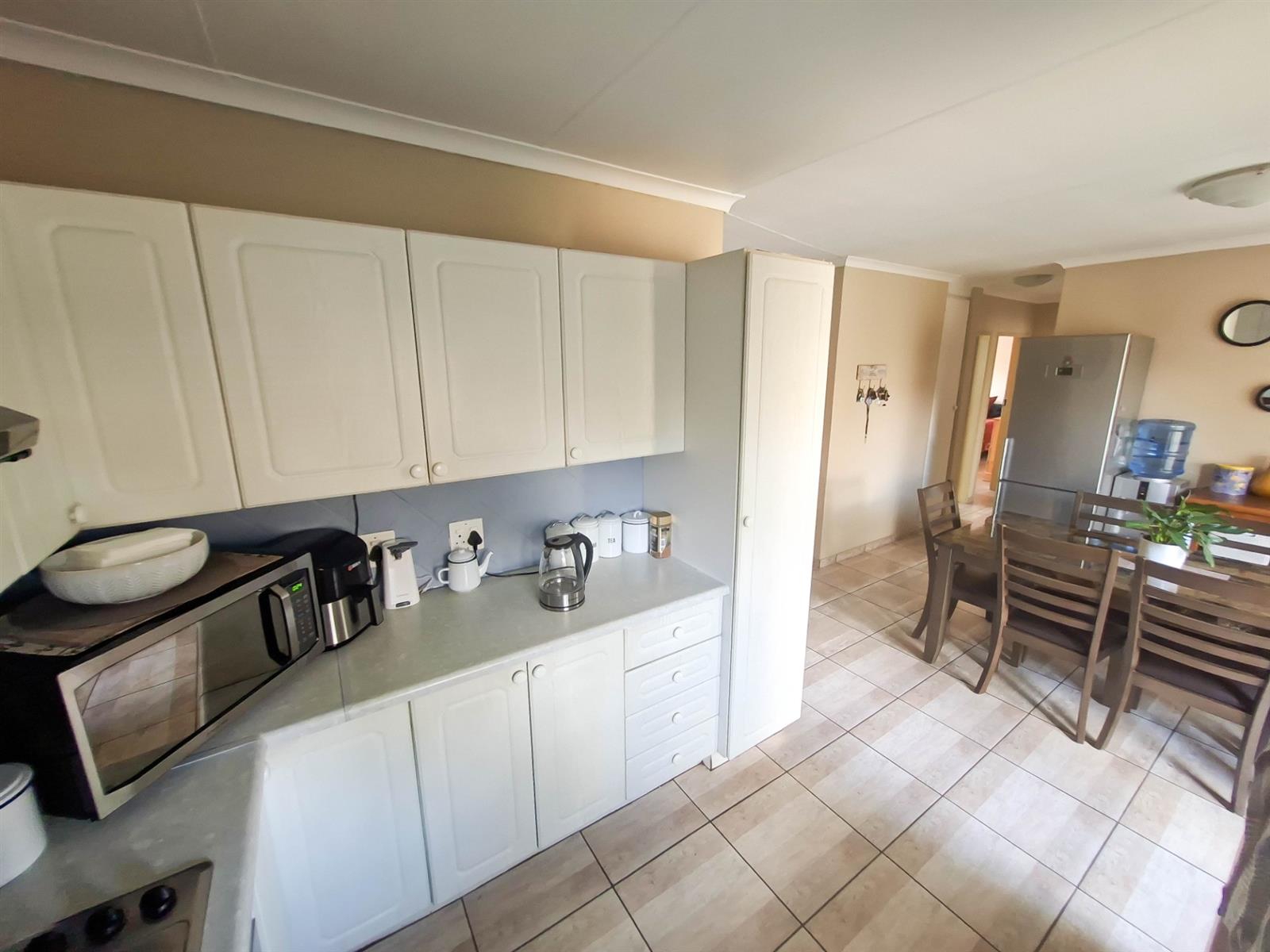 Townhouse For Sale in Rooihuiskraal North, Centurion