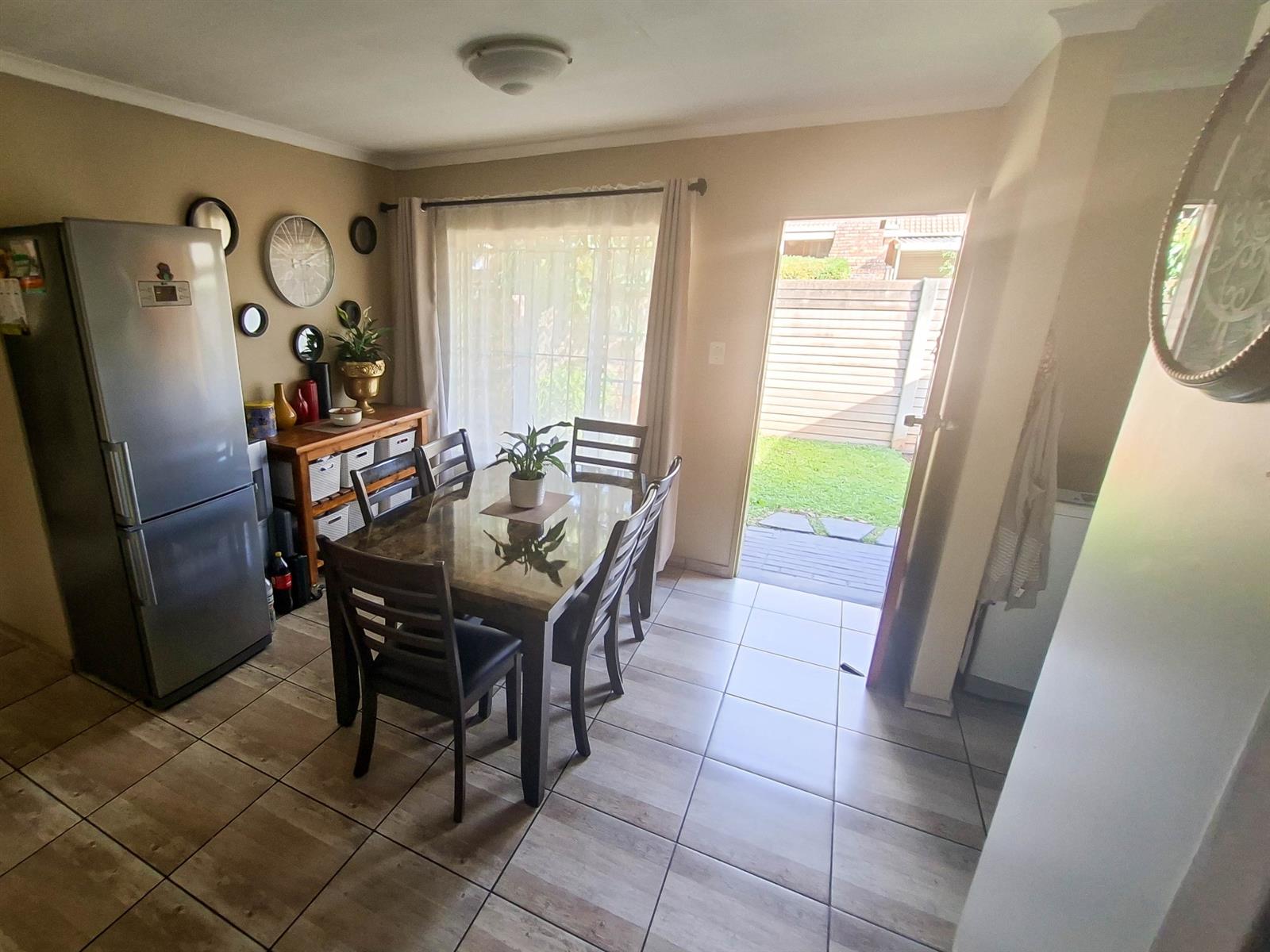 Townhouse For Sale in Rooihuiskraal North, Centurion