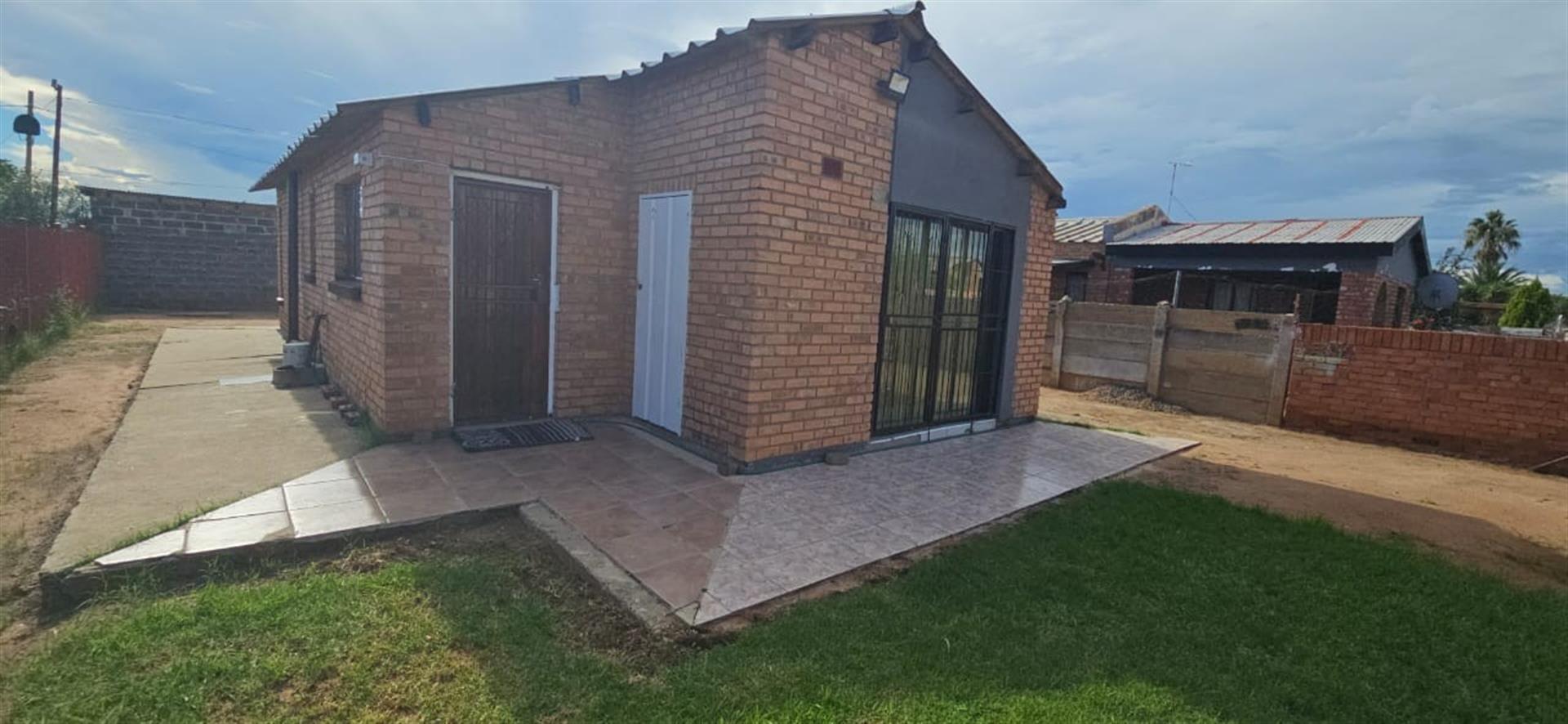 House For Sale in Roodepan, Kimberley