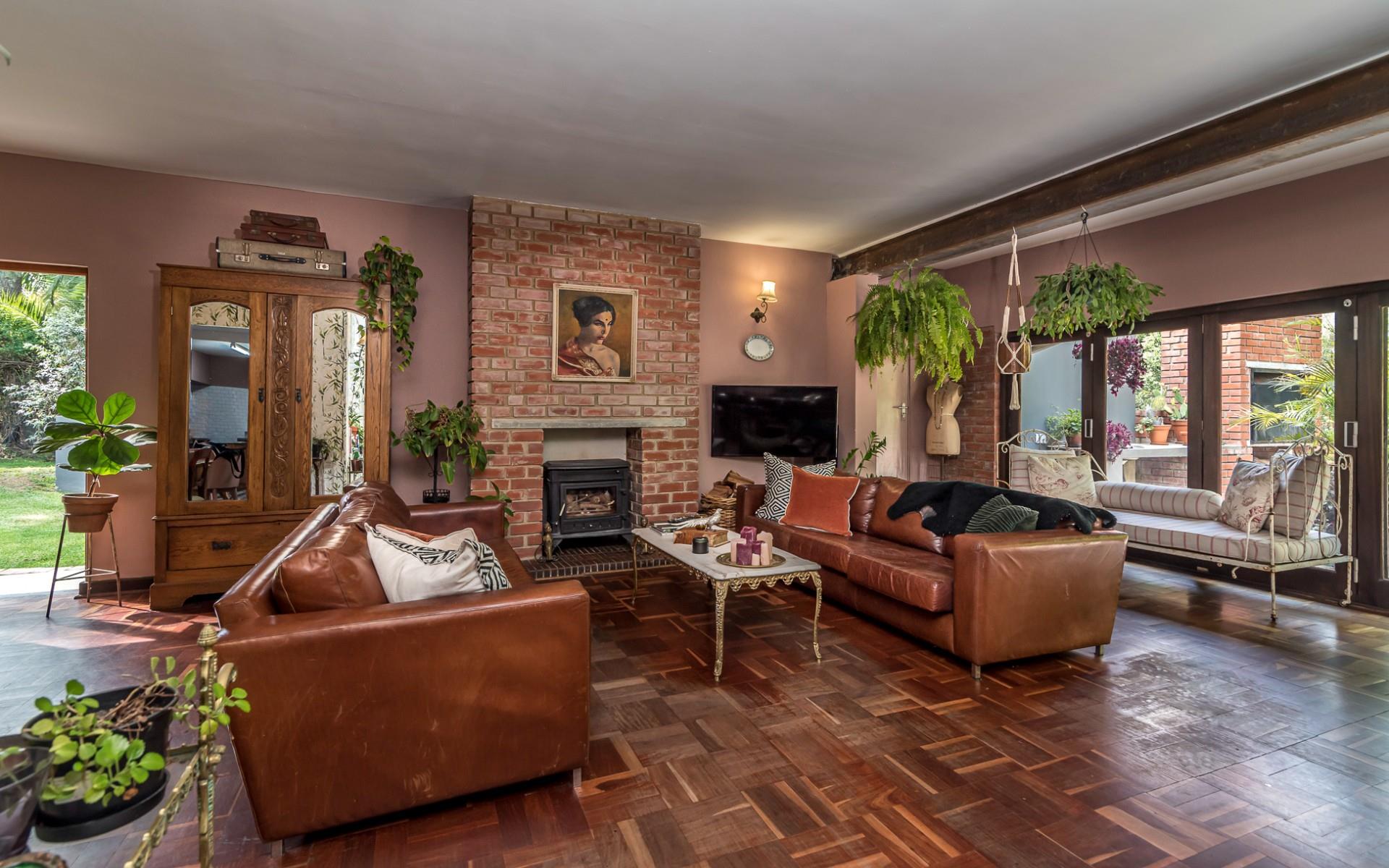 Four Bedroom Family Home in Hurlingham with Five Income Generating Guest Suites