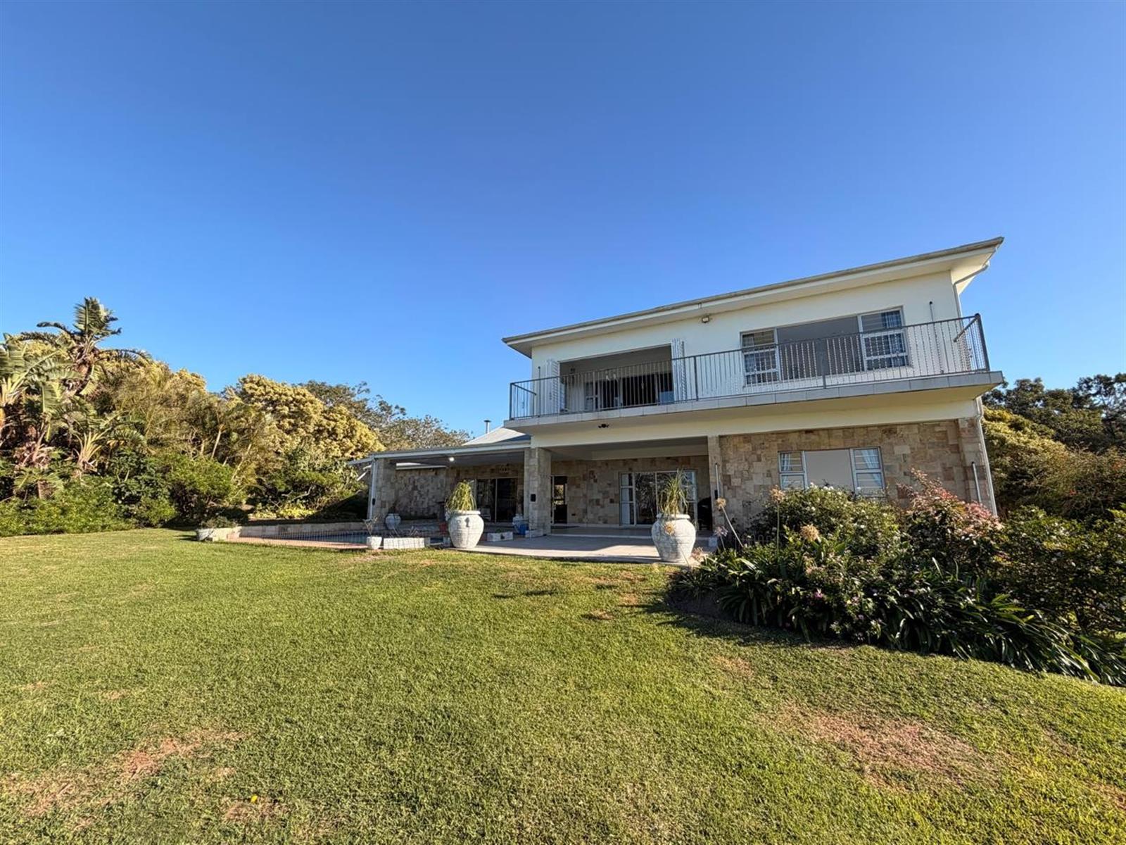 Off-Grid Lifestyle Farm for Sale in Sunrise on Sea - 3.72ha Coastal Estate with Sea Views