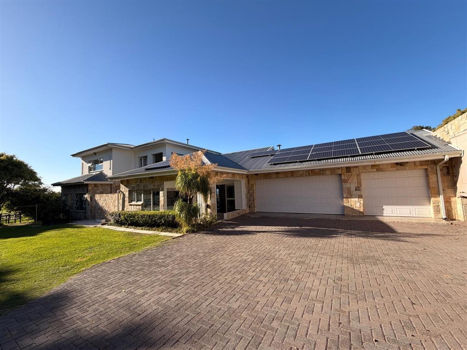 Off-Grid Lifestyle Farm for Sale in Sunrise on Sea - 3.72ha Coastal Estate with Sea Views
