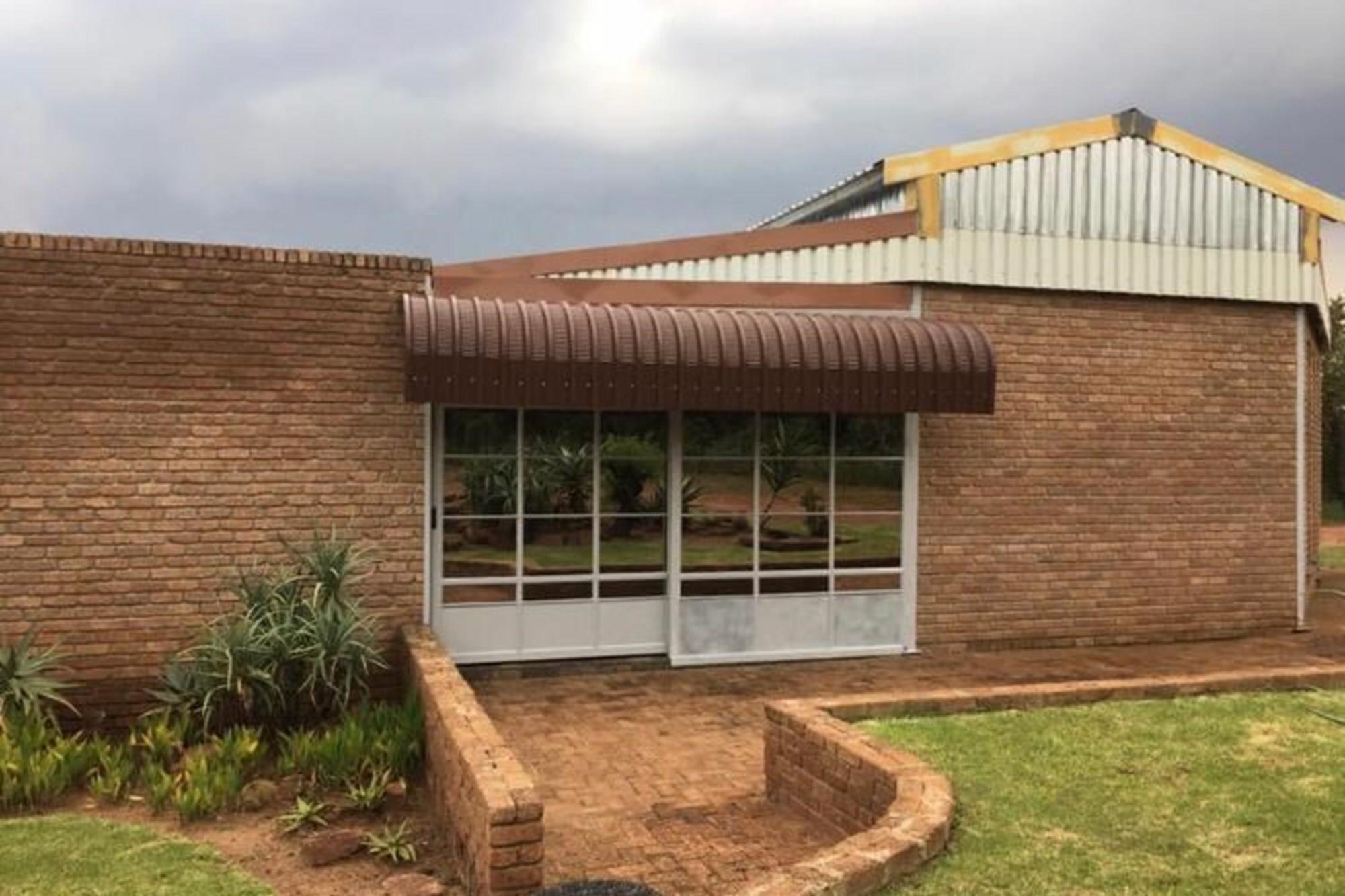 Farm on 43ha with solar power, strong borehole and income potential.