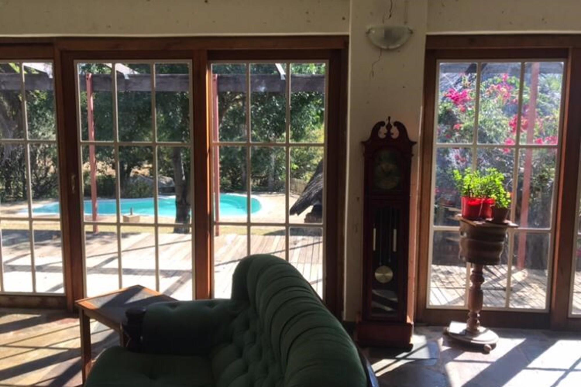 Farm on 43ha with solar power, strong borehole and income potential.