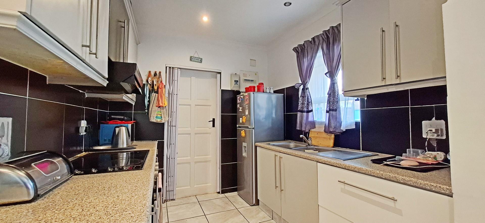 Modern, Spacious Family Home in Popular Broadlands Village
