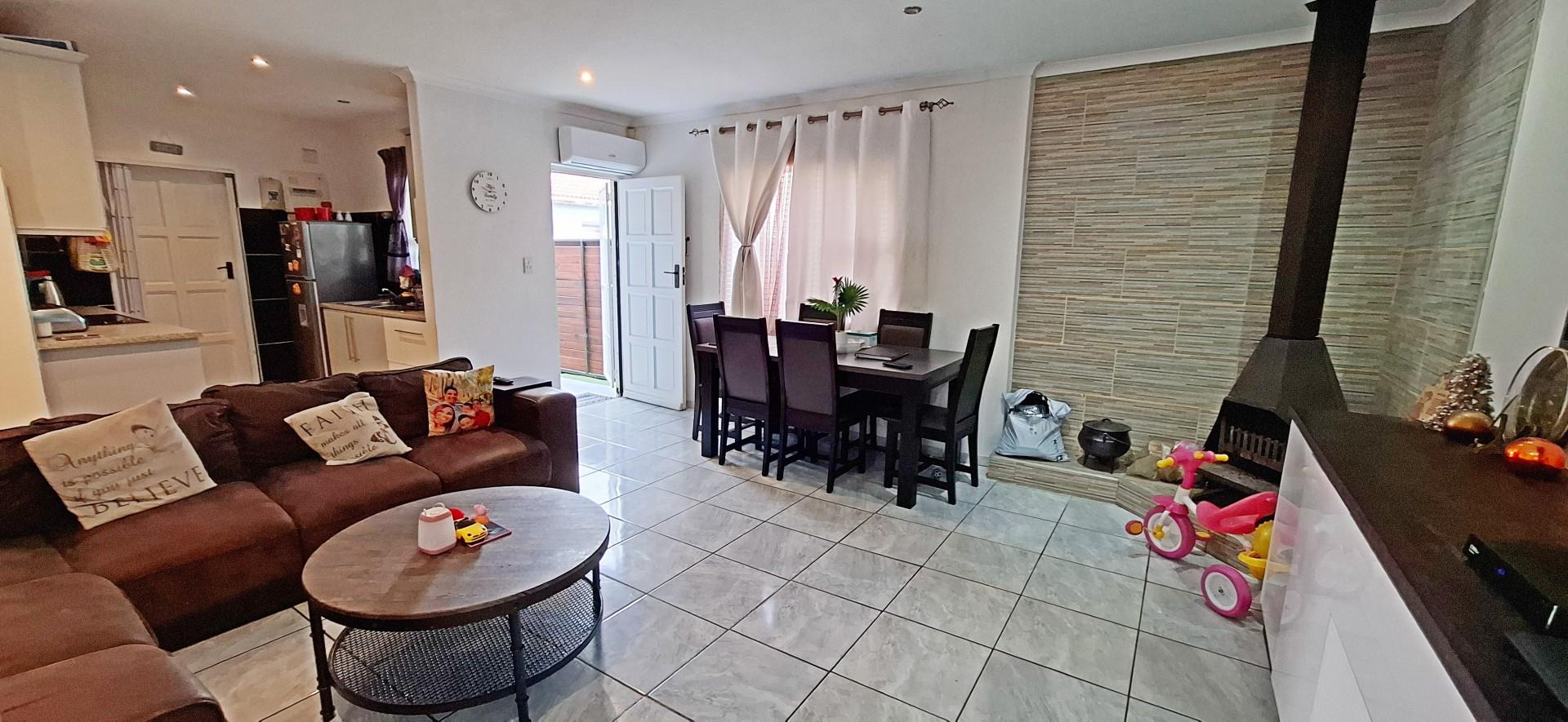 Modern, Spacious Family Home in Popular Broadlands Village