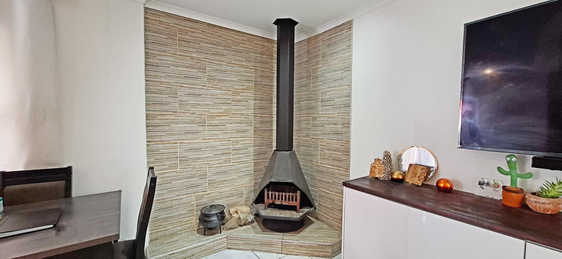Modern, Spacious Family Home in Popular Broadlands Village