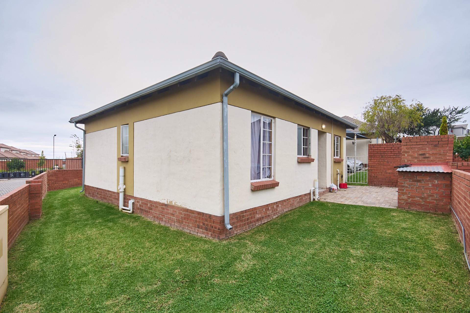 Charming 2-Bedroom Home with Private Garden The Reeds Estate