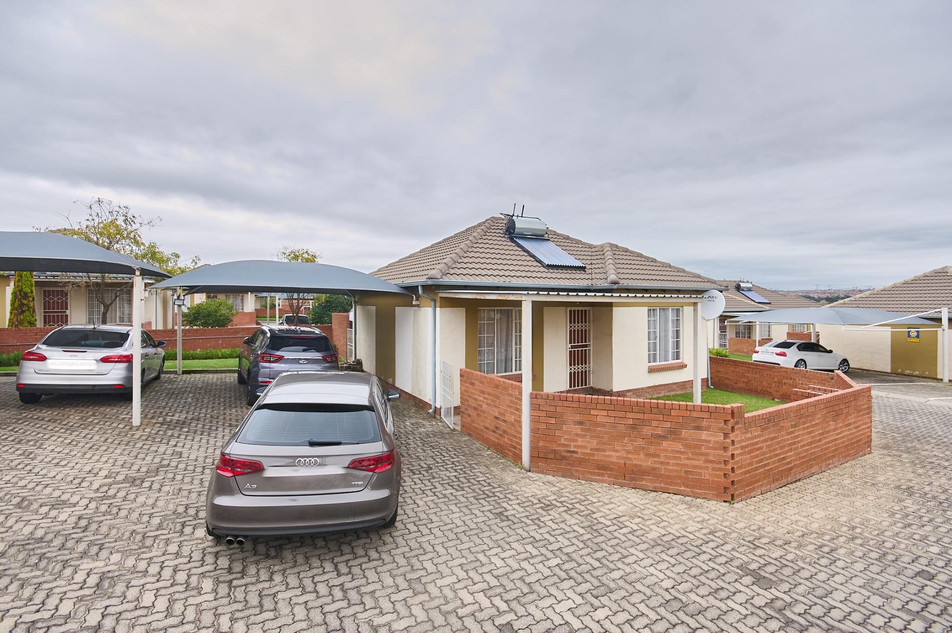Charming 2-Bedroom Home with Private Garden The Reeds Estate