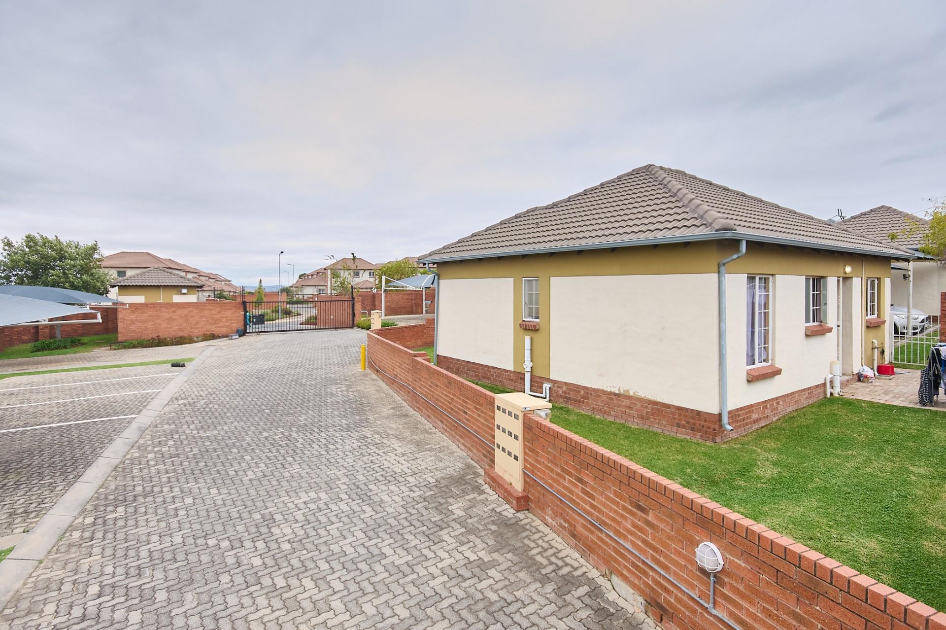 Charming 2-Bedroom Home with Private Garden The Reeds Estate