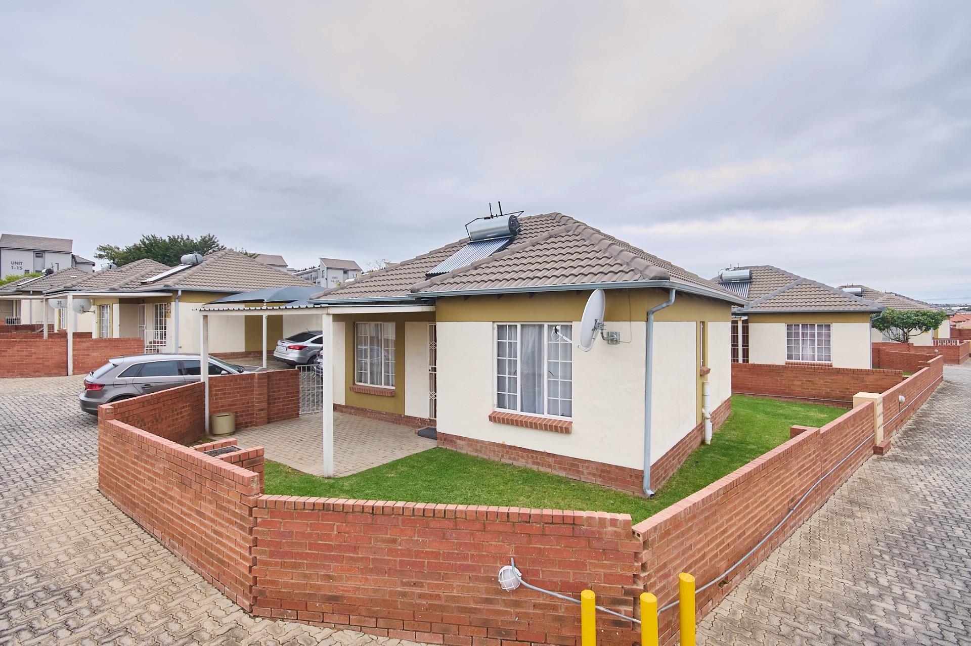 Charming 2-Bedroom Home with Private Garden The Reeds Estate
