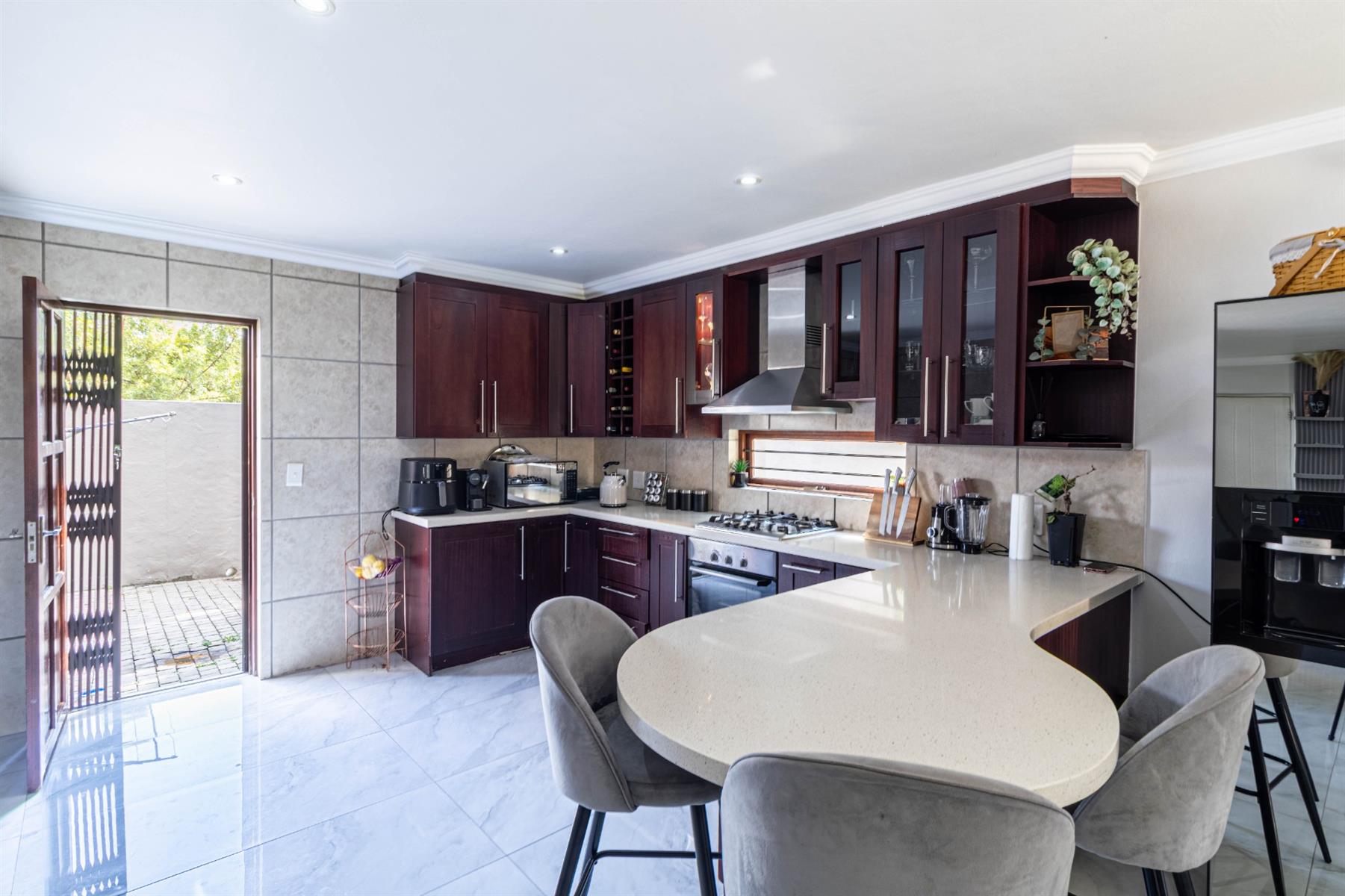 Spacious 3Bed 3,5Bath House w/pool in Fourways