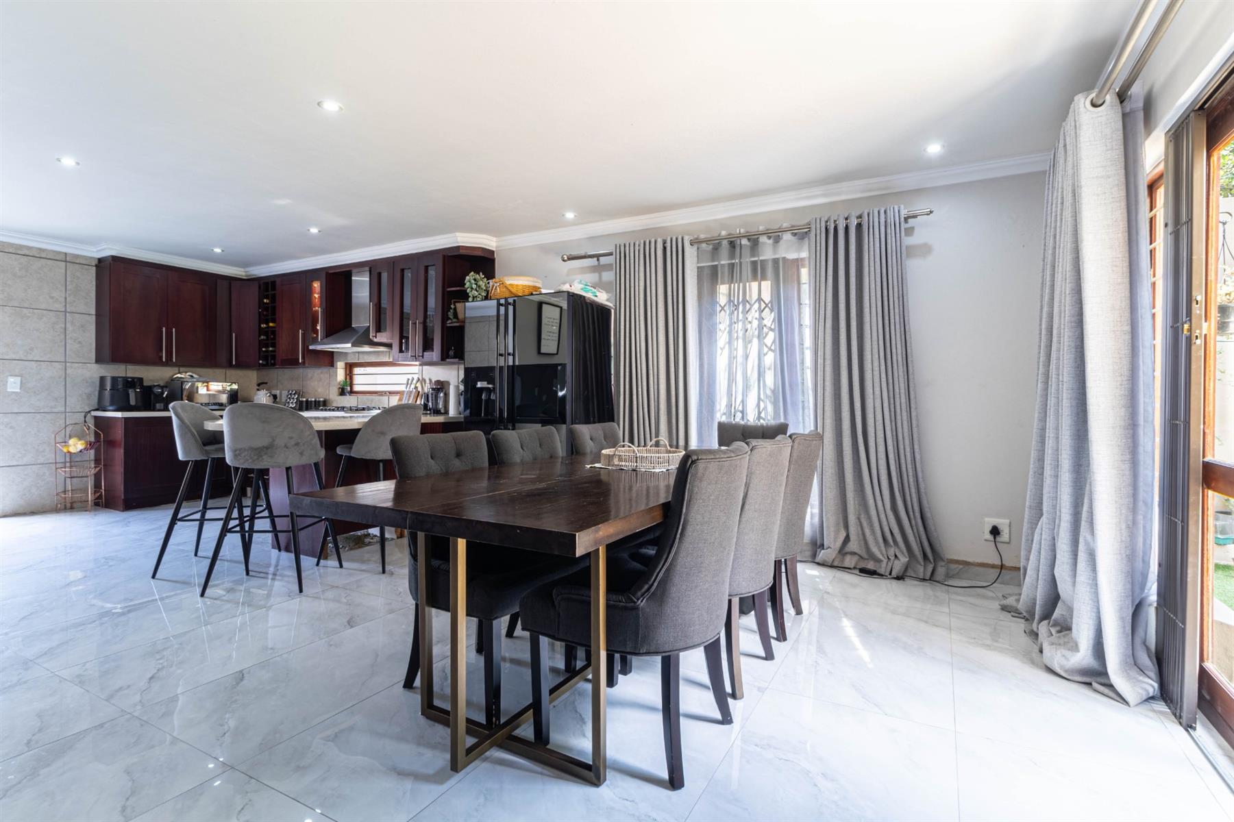 Spacious 3Bed 3,5Bath House w/pool in Fourways