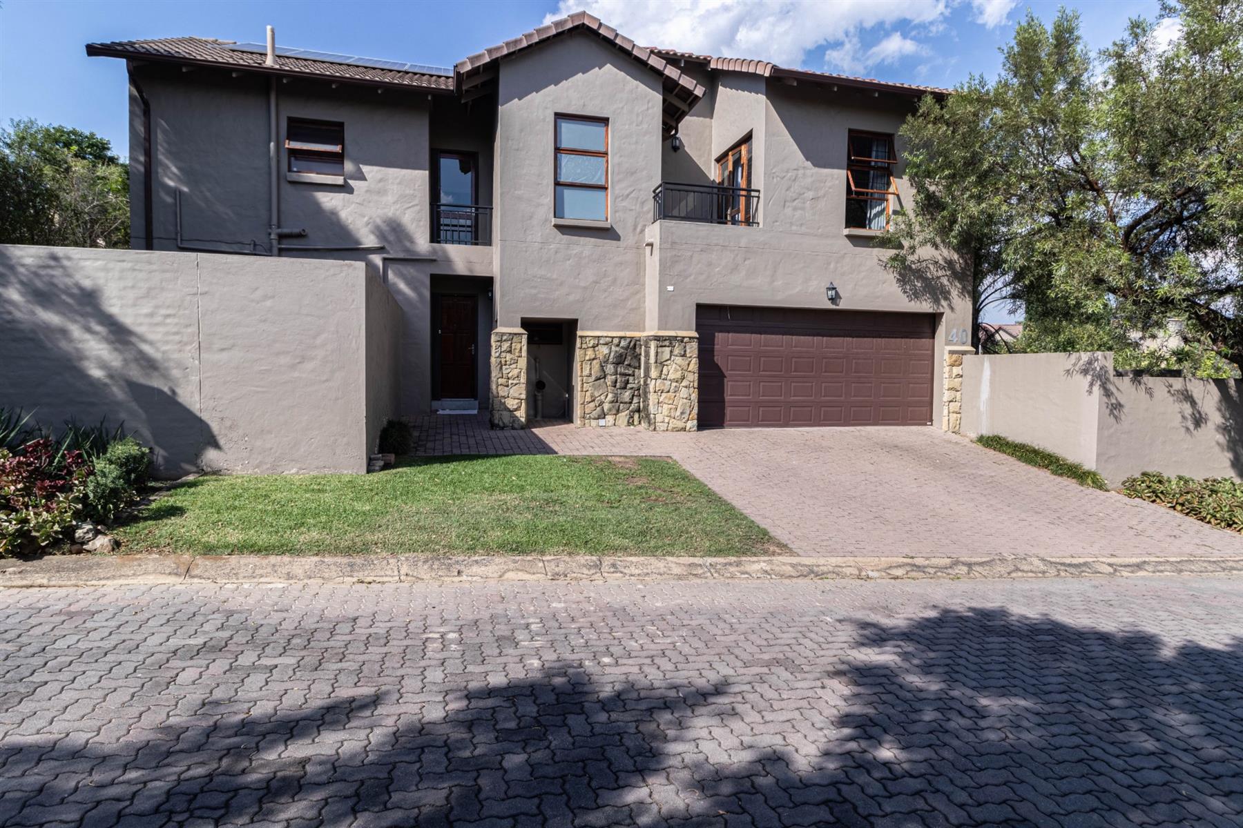 Spacious 3Bed 3,5Bath House w/pool in Fourways