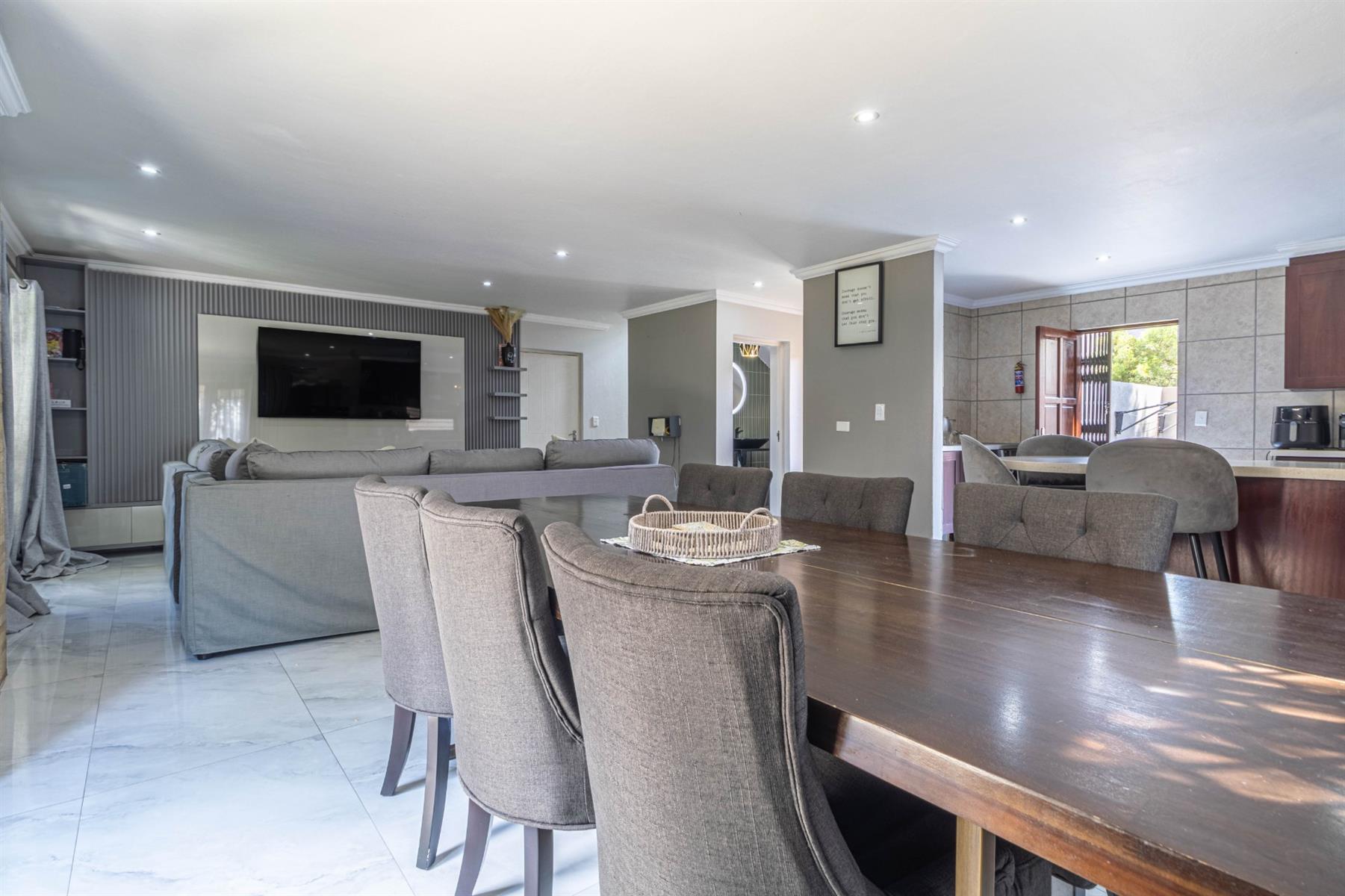 Spacious 3Bed 3,5Bath House w/pool in Fourways