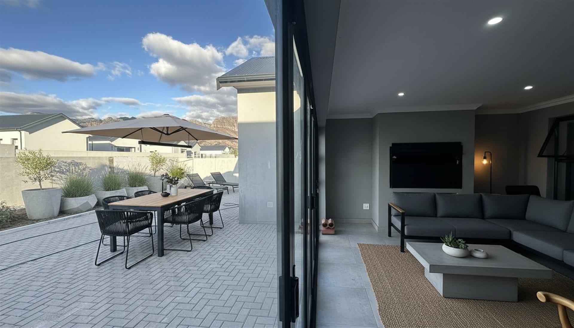 House For Sale in Paarl South, Paarl