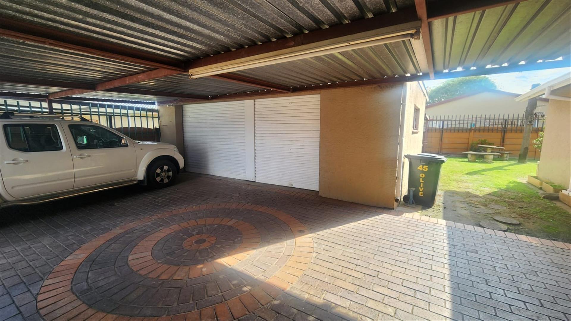 Spacious Family Home with Flatlet in a Prime Van Dyk Park Location