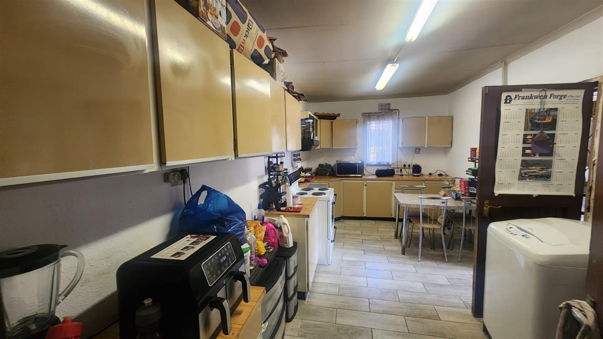 Spacious Family Home with Flatlet in a Prime Van Dyk Park Location