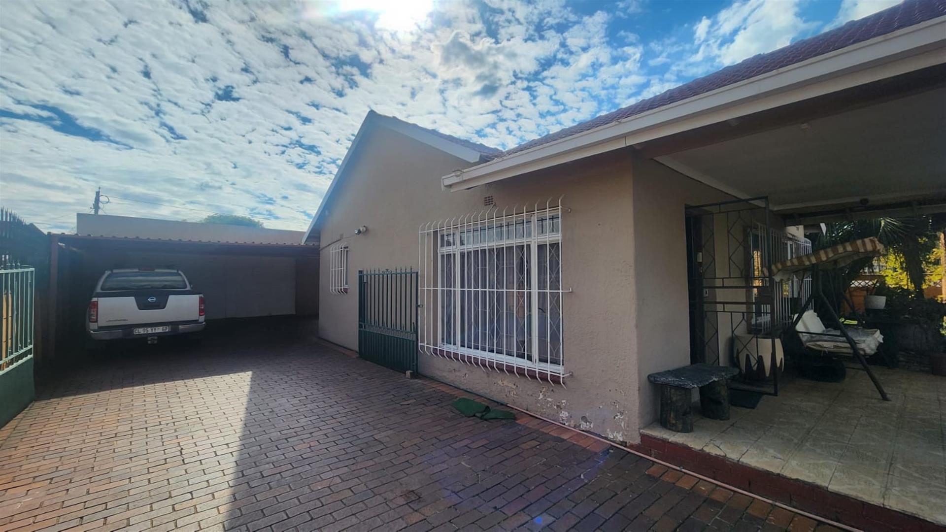 Spacious Family Home with Flatlet in a Prime Van Dyk Park Location