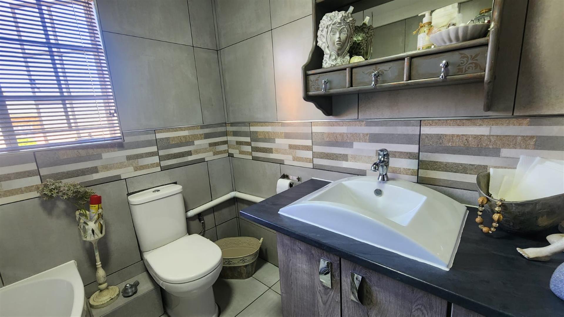 Modern Comfort and Secure Living in Sought-After Pin Oaks