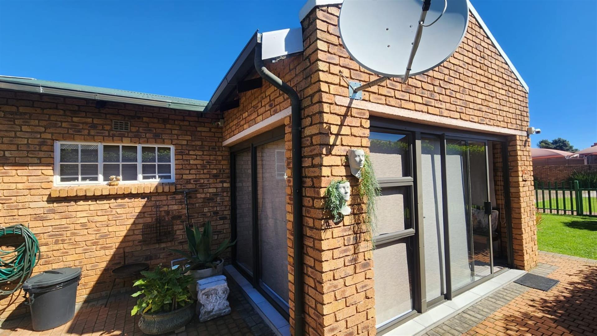 Modern Comfort and Secure Living in Sought-After Pin Oaks