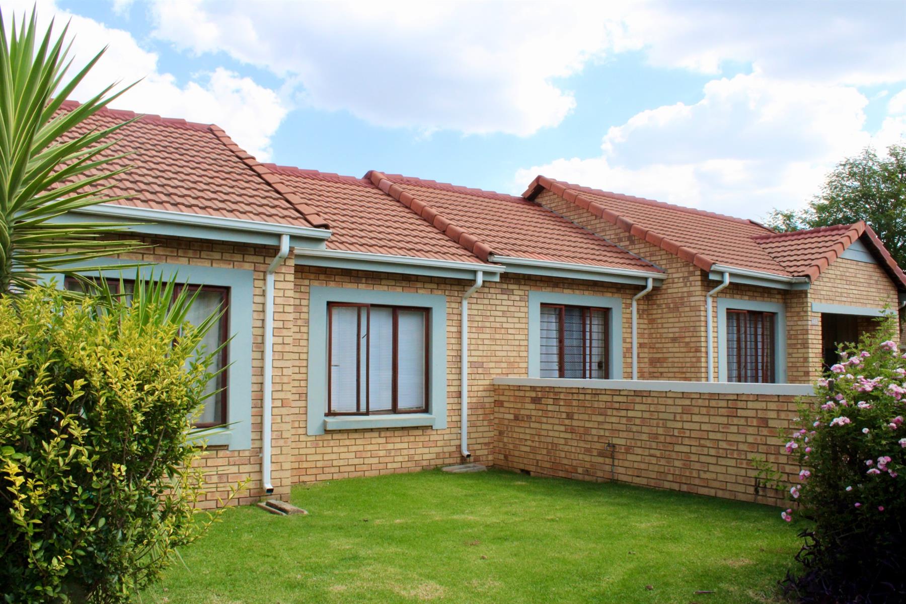 2-Bedroom Townhouse with Spacious Private Garden in Secure Randpark Ridge Complex